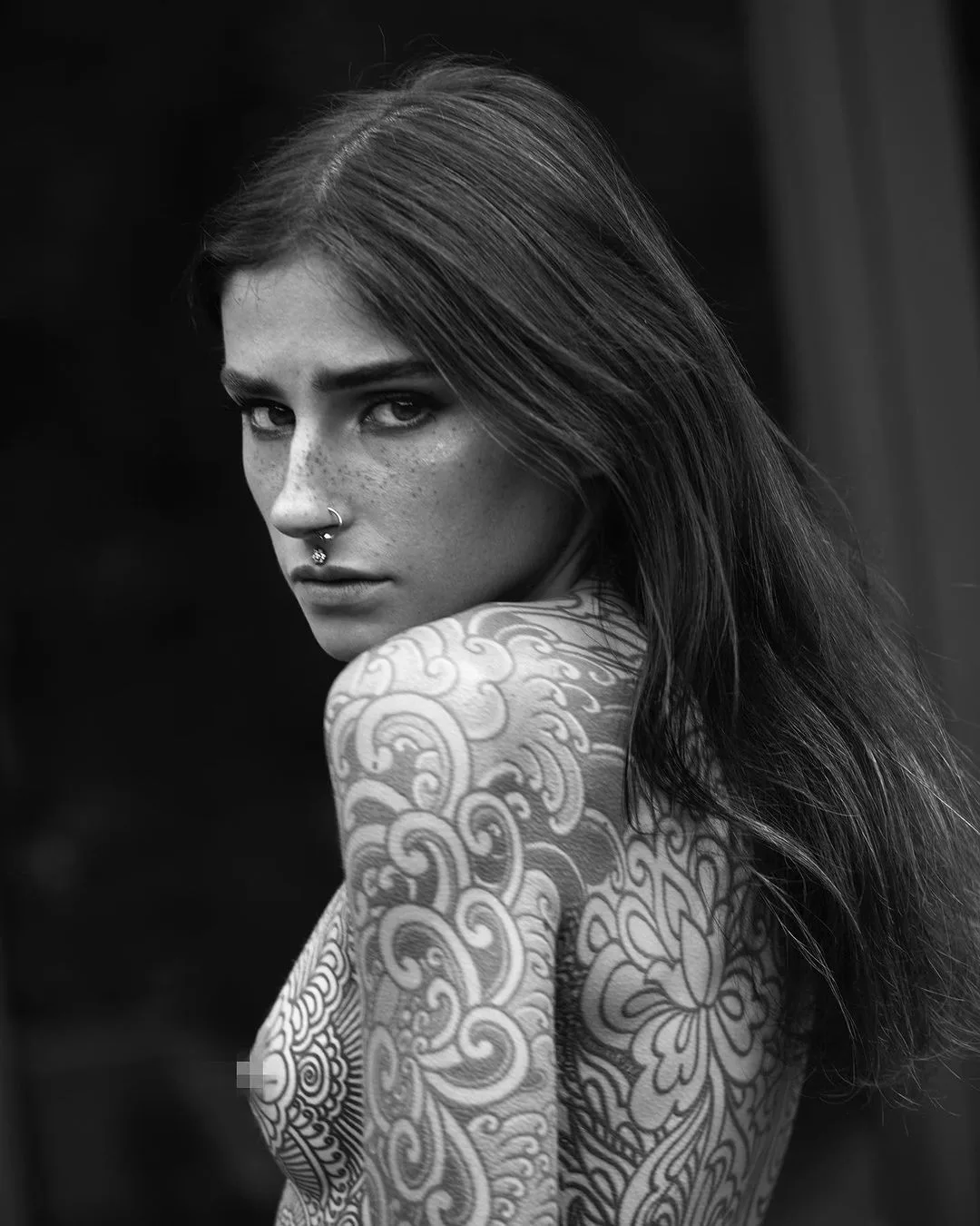 Bellissima cosmica del modello francese di tatuaggio Noemie - image 9