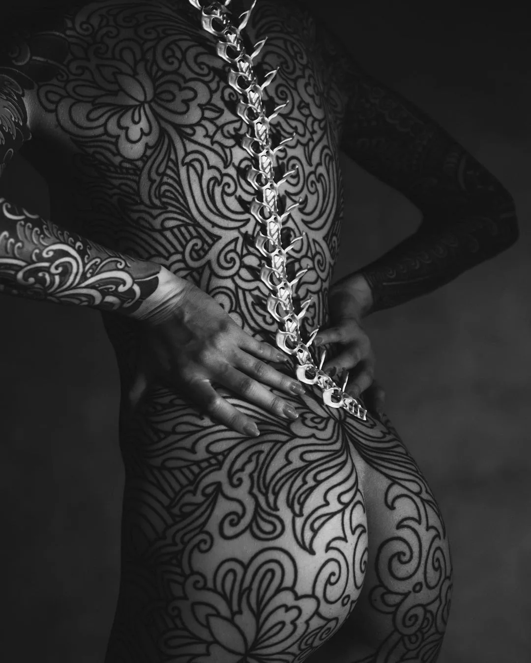 Bellissima cosmica del modello francese di tatuaggio Noemie - image 10