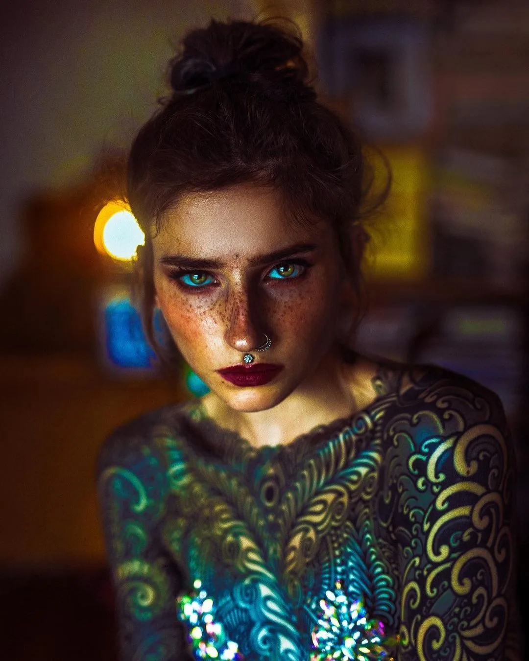 Bellissima cosmica del modello francese di tatuaggio Noemie - image 3