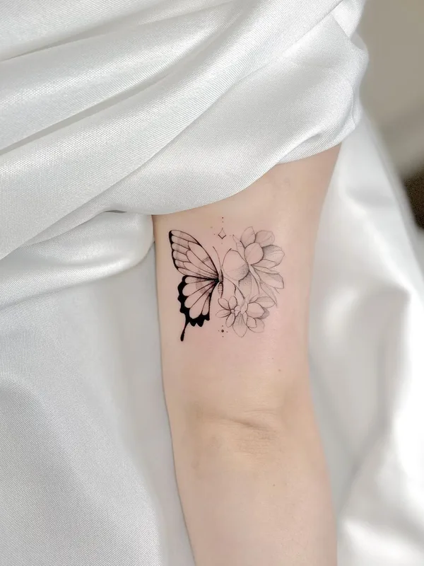 female black and grey fineline Tatuaggio su forearm #43425 | Tatuatore Dastin Gregorio