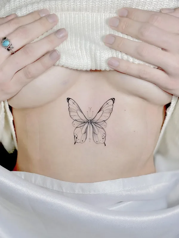 female black fineline Tatuaggio su sternum #43428 | Tatuatore Dastin Gregorio