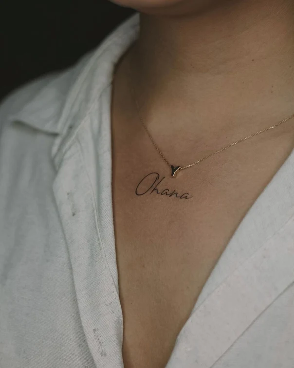 Каллиграфия Lettering tattoo на Collarbone