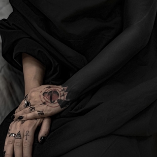 женская Черная Блэкворк татуировка на рукаве #59473 | Тату мастер Vik Prokhorov