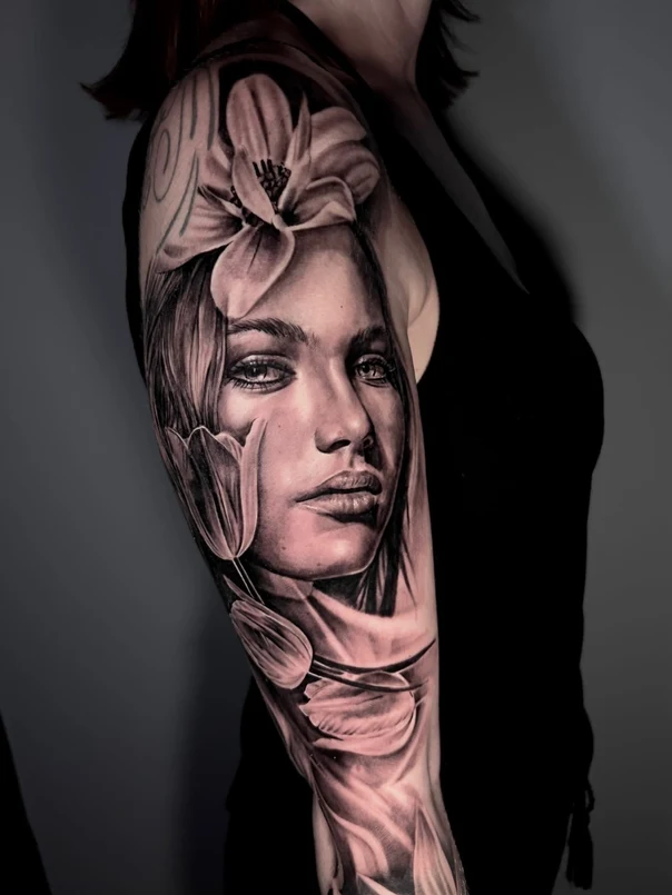 Реализм Portrait, Flower tattoo на Полный рукав