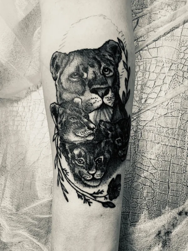 black and grey realism татуировка на forearm #59969 | Тату мастер Лидия Гаранская/ Garanskaya_tattoo