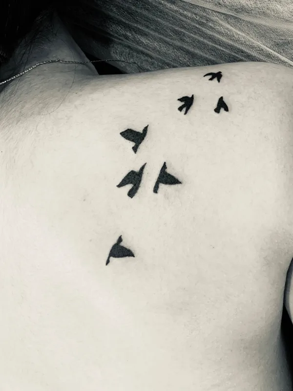 female black linework татуировка на shoulder blade #59963 | Тату мастер Лидия Гаранская/ Garanskaya_tattoo