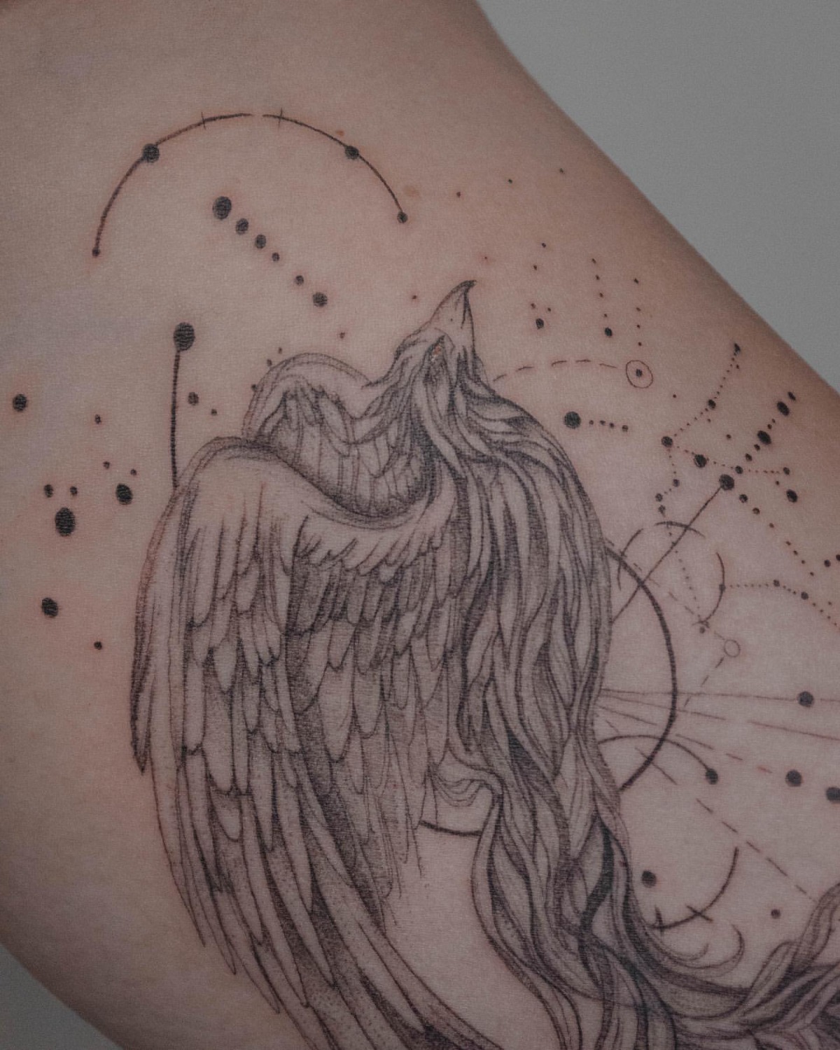 Иллюстративная Wings, Constellation tattoo на Предплечье
