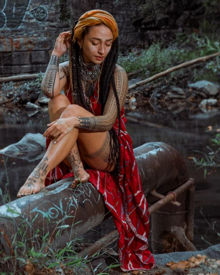El viaje de la tradici&oacute;n: Revitalizando el tatuaje Tatak filipino-americano