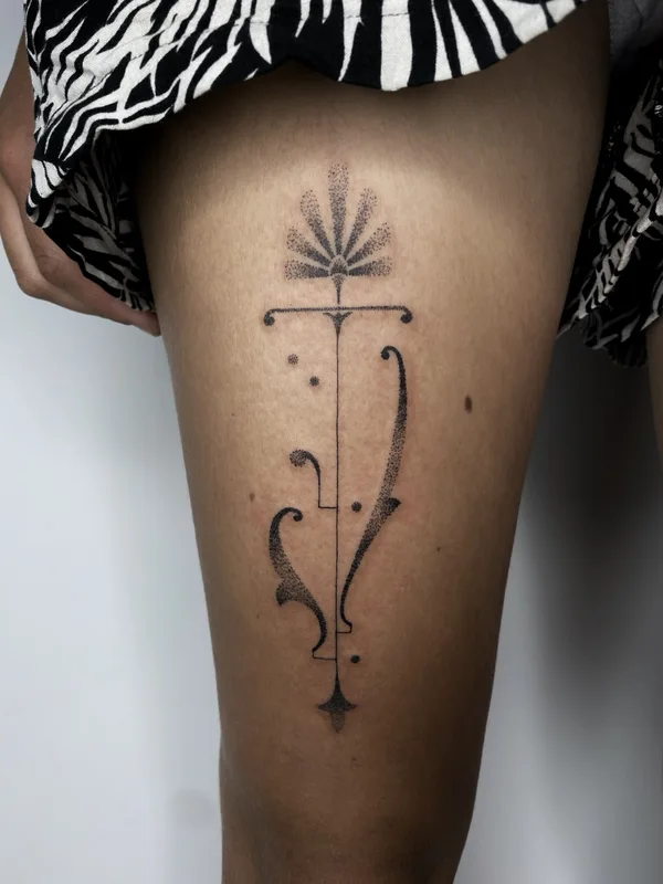 black linework татуировка на thigh #75146 | Тату мастер Стёпа Puskust