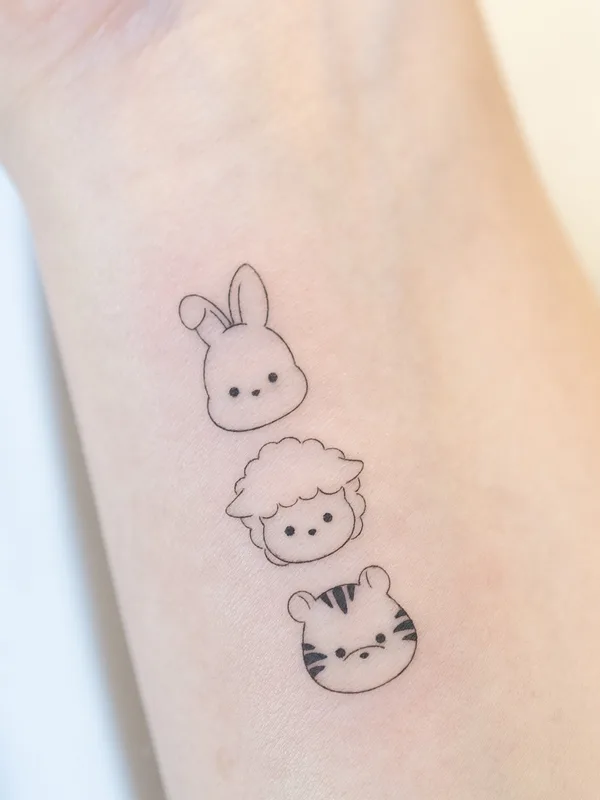 black linework Tatuaggio su wrist #75193 | Tatuatore tattooist_arar