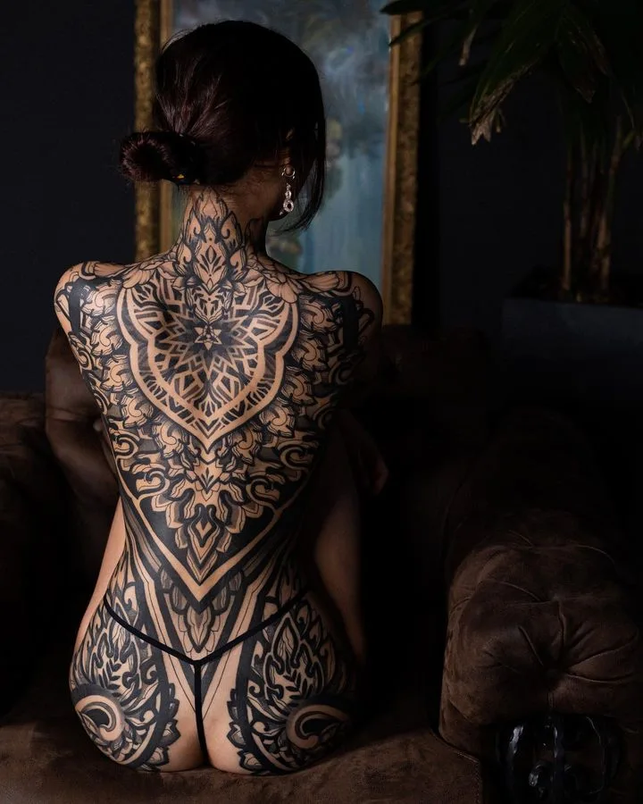 Full-back ornamental blackwork by Alisa Sahar