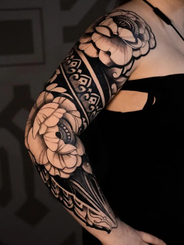 female black and grey blackwork Tatuaggio su full sleeve #75310 | Tatuatore Алиса Сахар