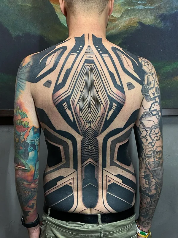 male black geometric Tatuaggio su full back #75530 | Tatuatore Stefan Halbwachs