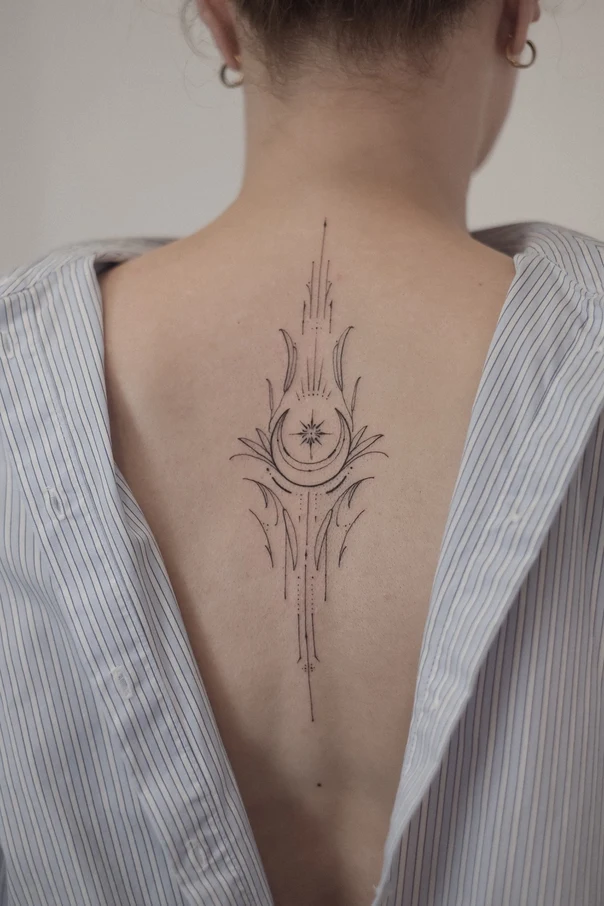 Лайнворк Star, Moon tattoo на Верхняя часть спины