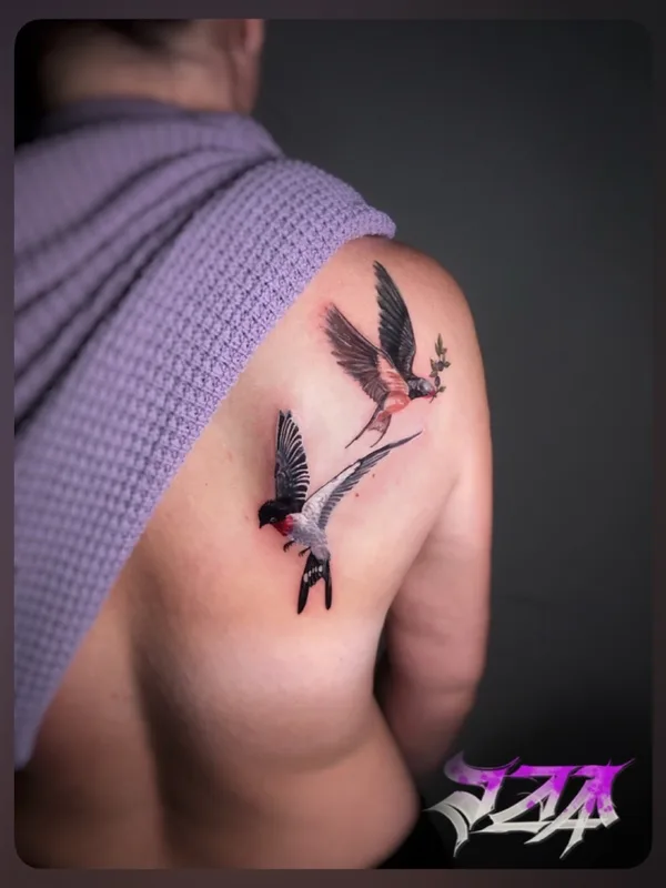 female color realism Tatuaggio su shoulder blade #75581 | Tatuatore Rafael Shehmametev