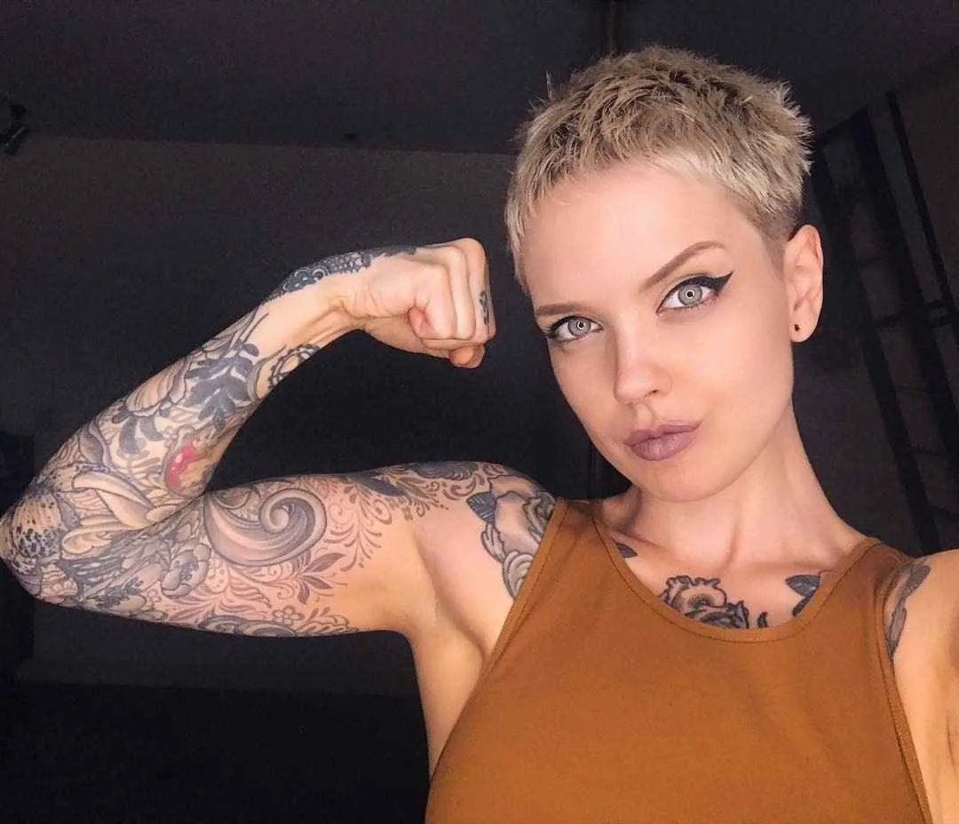 Tattoo 모델 사라 X 마일스, 여성 대안 사진 모델 | 미국