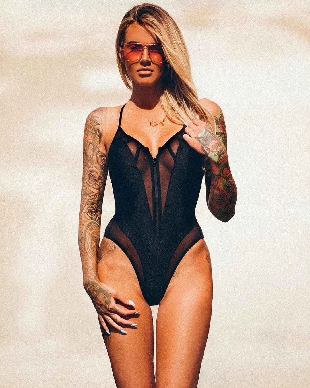 Modello femminile tatuato Lauren Houldsworth, modello alternativo, blog su stile di vita e viaggiatore | Regno Unito