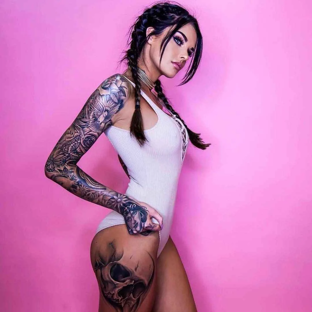 Modello femminile tatuato Lauren Houldsworth, modello alternativo, blog su stile di vita e viaggiatore | Regno Unito
