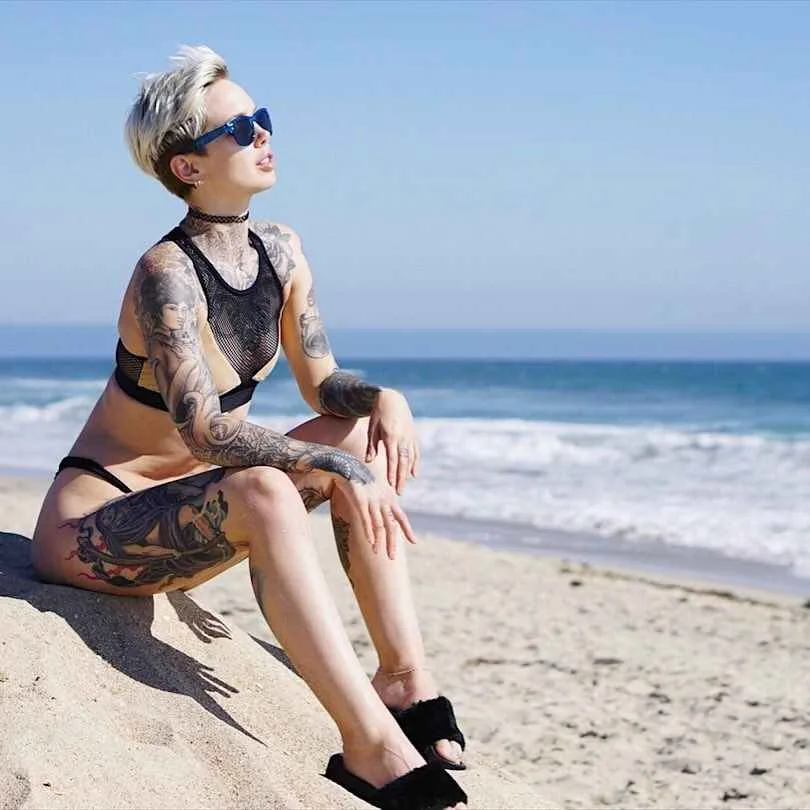 Tattoo 모델 사라 X 마일스, 여성 대안 사진 모델 | 미국