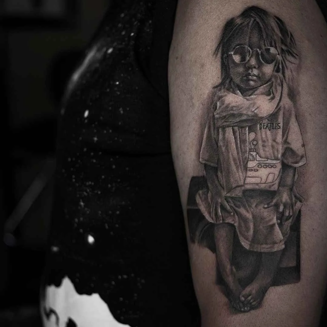 Artista di tatuaggi Nikki Norberg tatuaggio nero e grigio realistico | Göteborg, Svezia