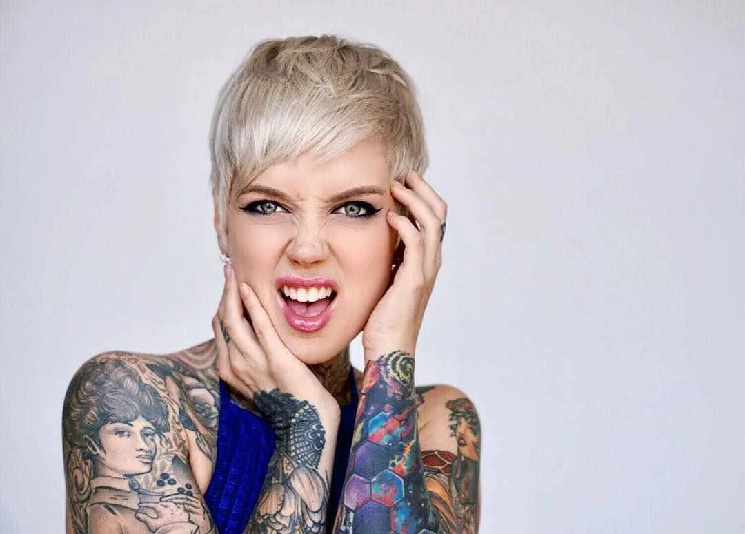 Tattoo 모델 사라 X 마일스, 여성 대안 사진 모델 | 미국