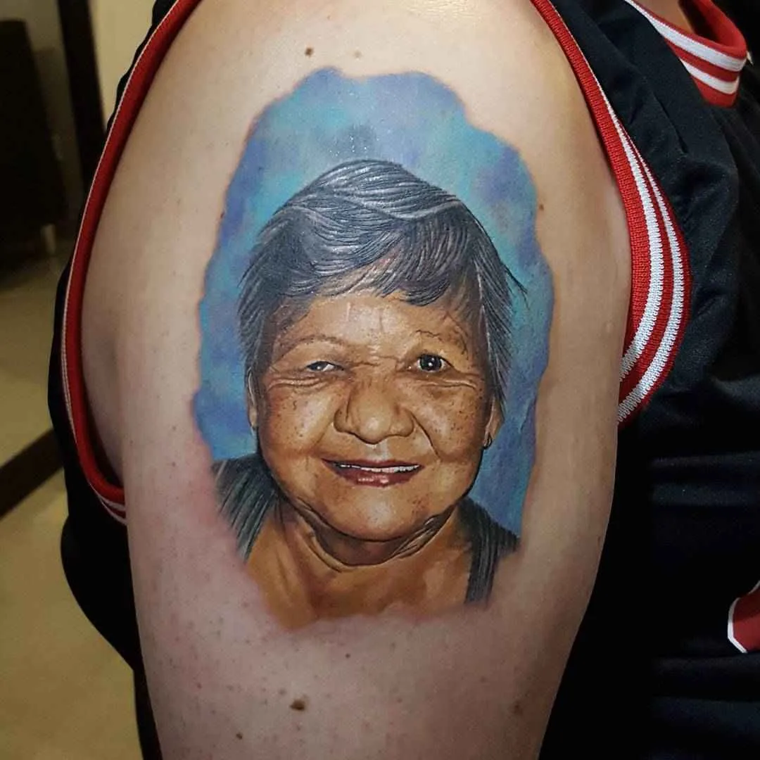 Artista del tatuaggio Renata Jardim bozzetto acquerello ritratto realismo tatuaggio | São Paulo, Brasile