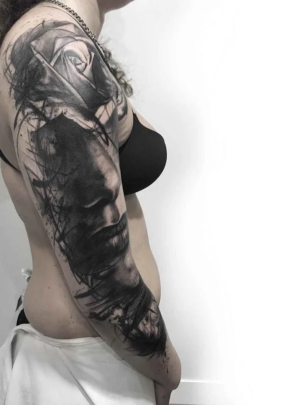 female black and grey blackwork tatouage sur full sleeve #14618 | Artiste tatoueur Natalie Mickahlo Nox
