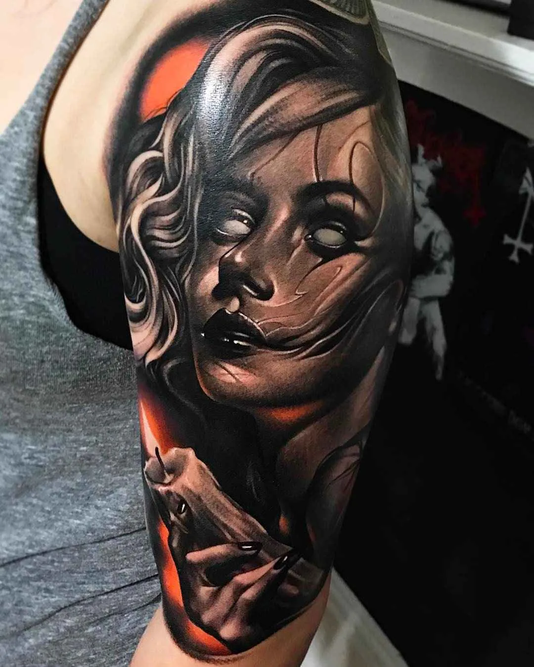 Tatuagem artista Brandon Herrera cria tatuagem colorida e preto e cinza horror realista