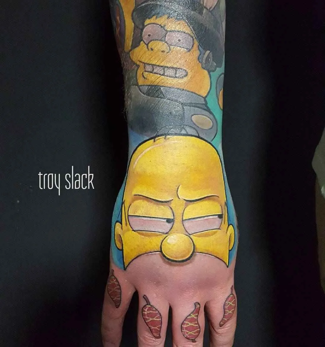 Artista de tattoo Troy Slack tattoo colorida da escola nova, personagens de quadrinhos e desenhos animados 