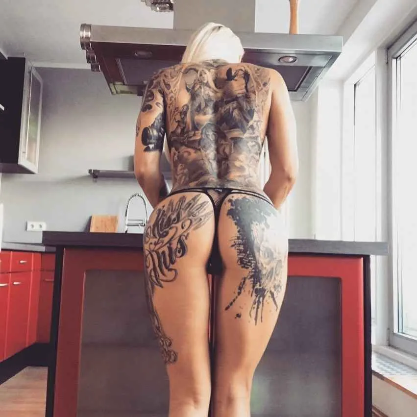 Modello di tatuaggio femminile Jill Hardener, ragazze tatuate | Berlino, Germania