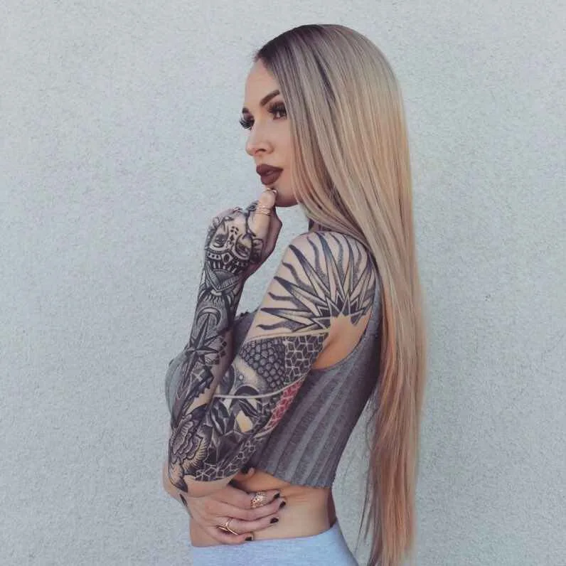 Female tattooed model Tessa Lizz | alternative model from USA