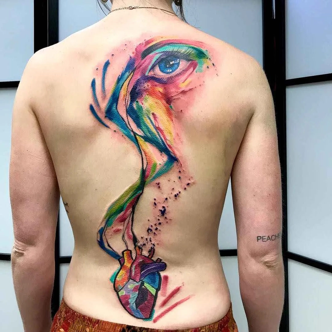 Tattoo artista Emrah De Lausbub crea un tattoo in stile astratto a acquerello | Germania