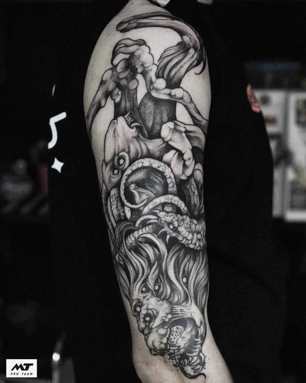 Чёрно-серая Monster, Tentacles tattoo на Полный рукав