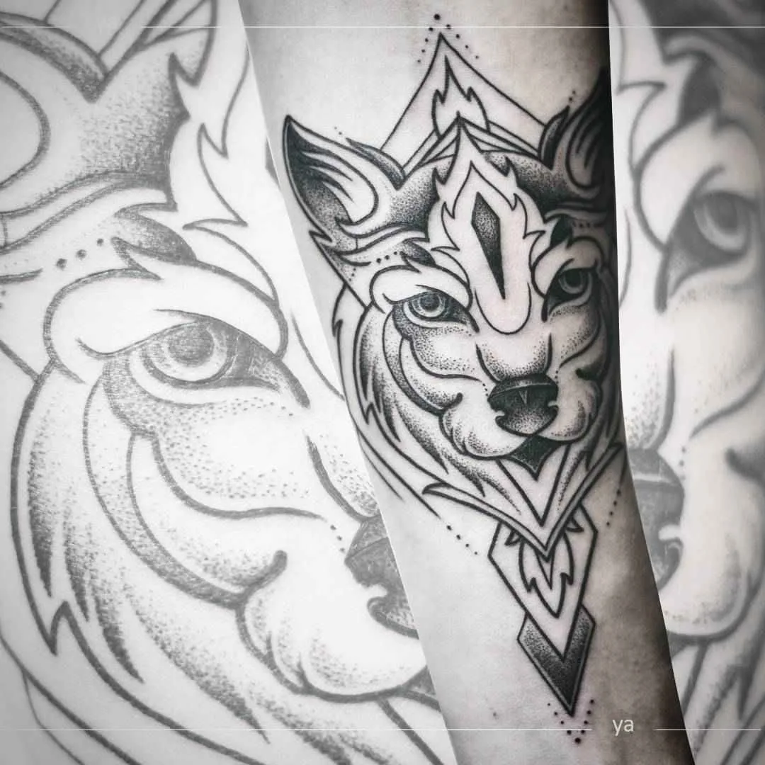 Tatuador Anastasiya Yatsson tatuagem negra trabalho de linhas autores design tatuagem | Moscou, Rússia