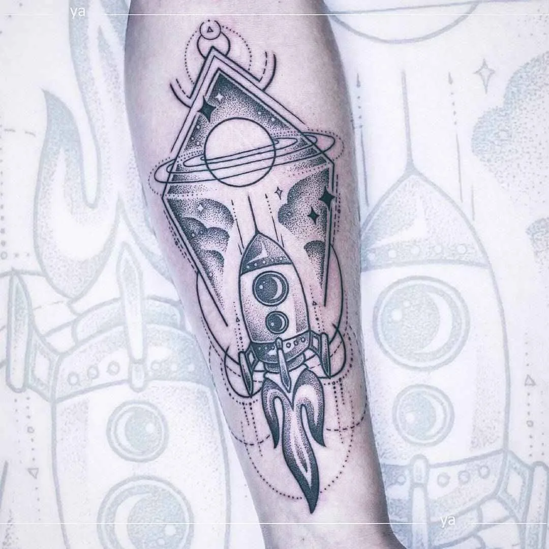 Tatuador Anastasiya Yatsson tatuagem negra trabalho de linhas autores design tatuagem | Moscou, Rússia