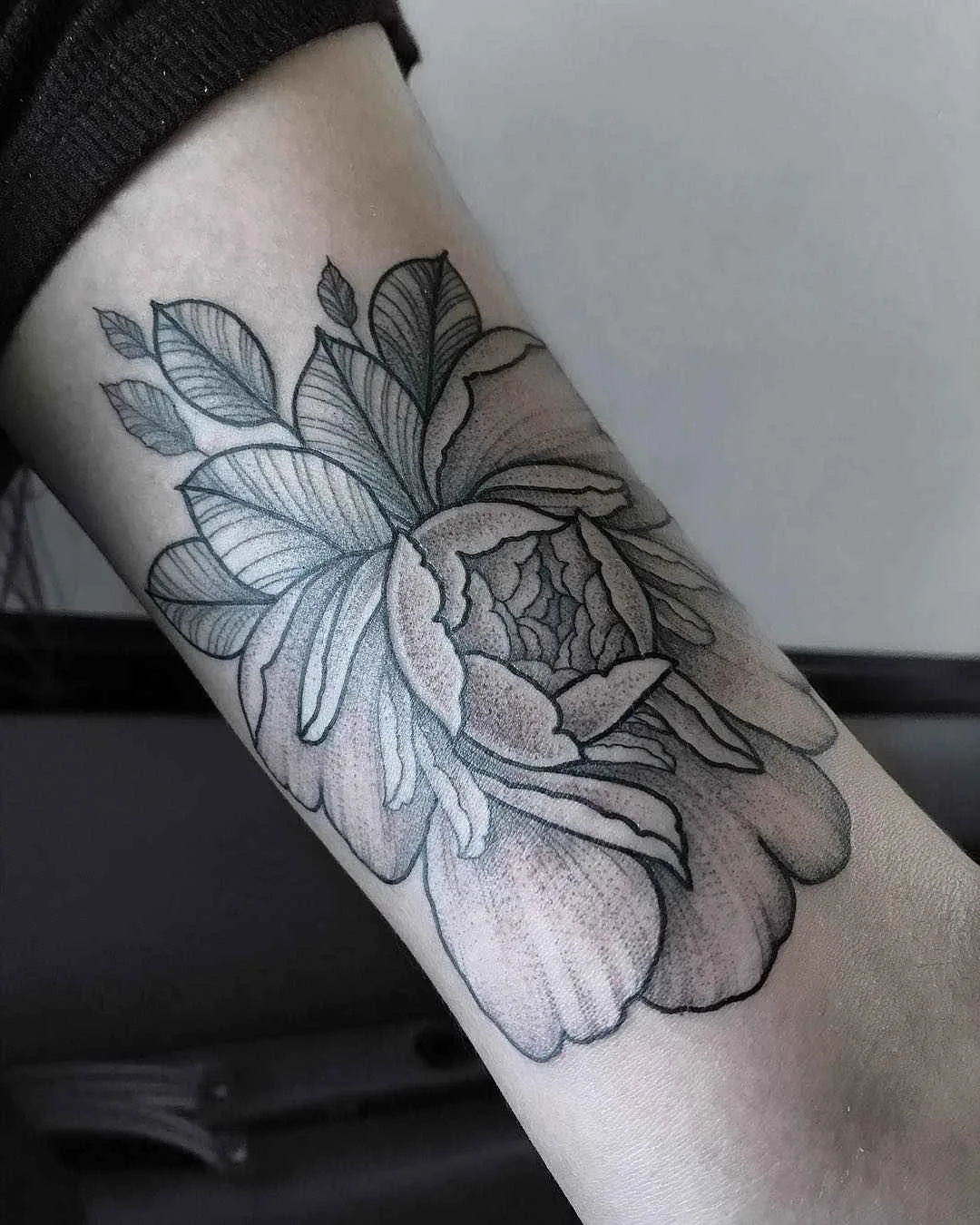 Tattoo artist Sasha Masiuk linework dotwork tattoo