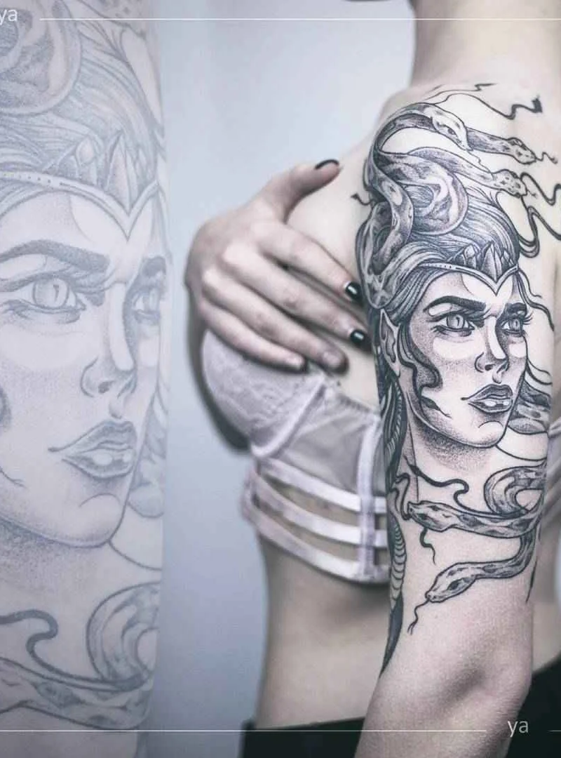 Tatuador Anastasiya Yatsson