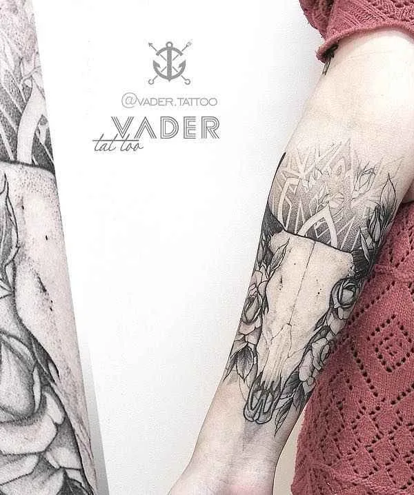 female black and grey blackwork татуировка на forearm #15195 | Тату мастер Татьяна Vader