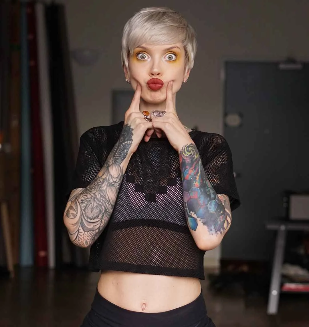 Tattoo 모델 사라 X 마일스, 여성 대안 사진 모델 | 미국