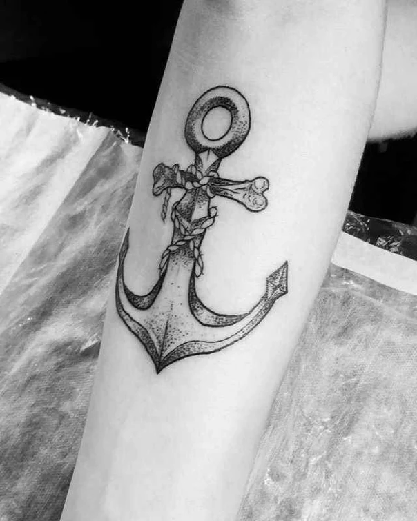 Блэкворк Anchor tattoo на Предплечье