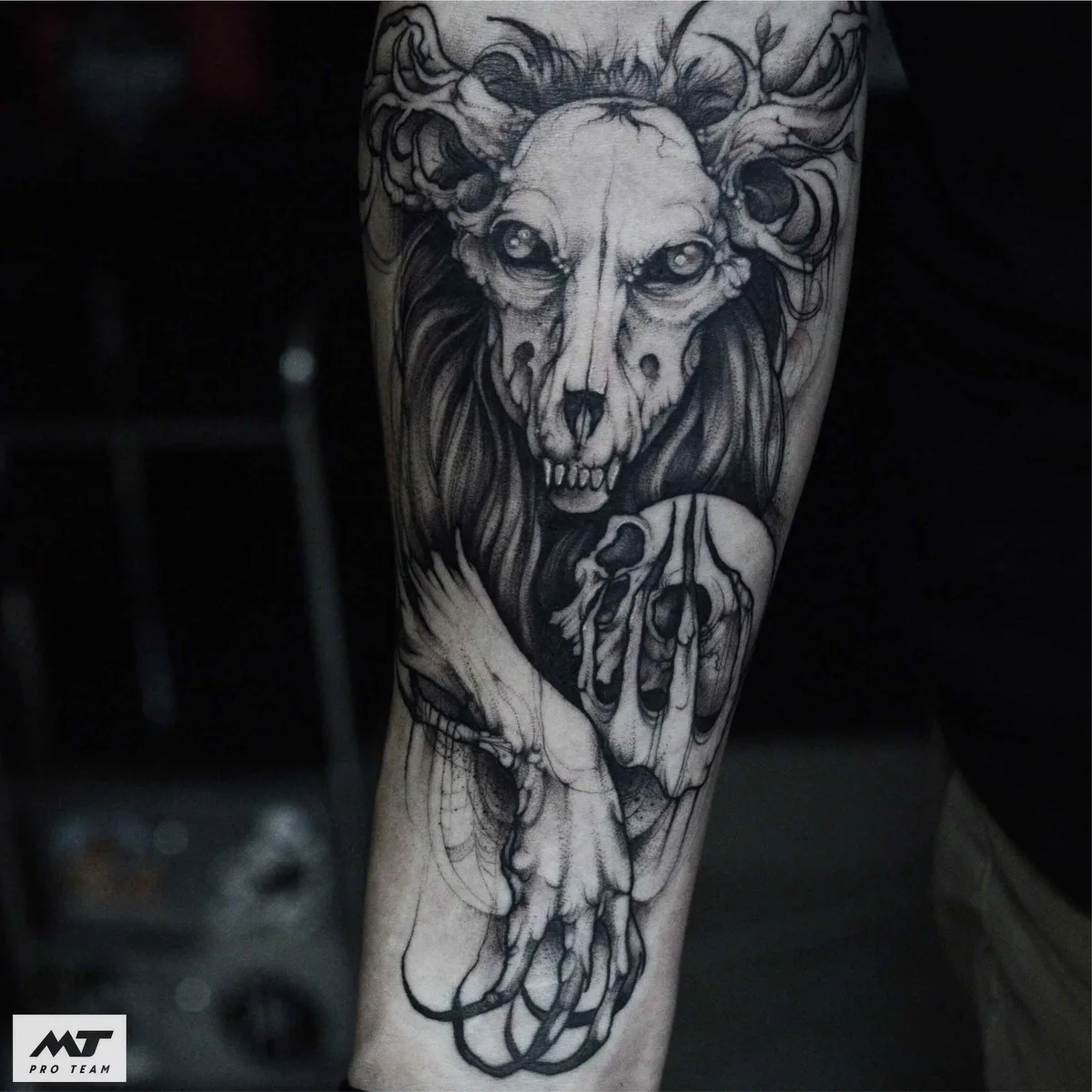 Tattoo artist Sasha Katuna authors blackwork tattoo | Russia