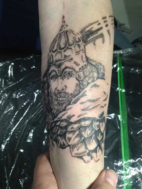 black and grey blackwork tatouage sur forearm #14979 | Artiste tatoueur Shelk