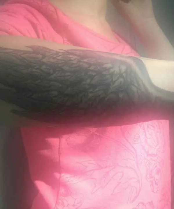 black blackwork tatouage sur forearm #15382 | Artiste tatoueur Shelk