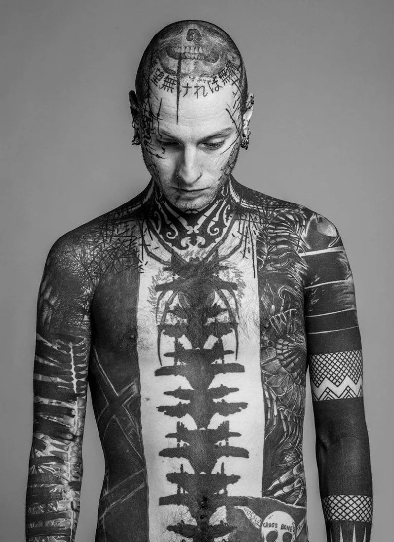 Tatuagens expressivas de Yonah Krank