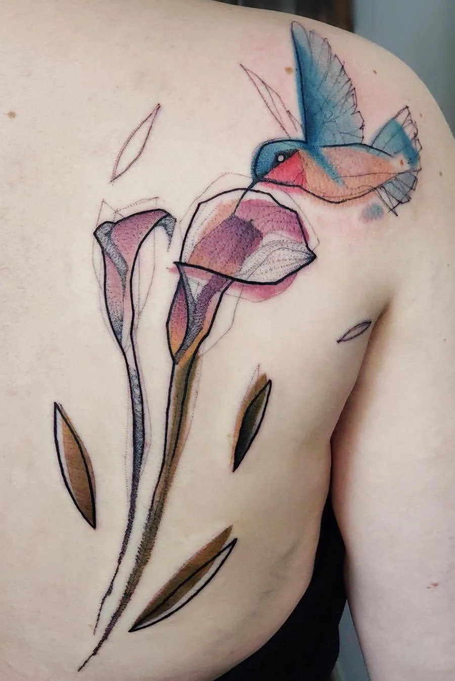 Tatuador Mike Kyrtatas, estilo de cor e esboço surrealista preto e branco de tatuagem | Reino Unido
