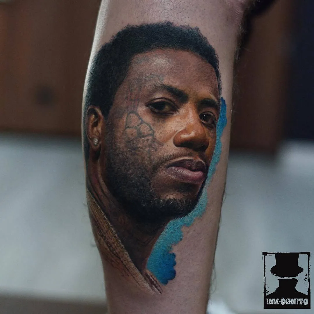 Artista de tattoo Karol Rybakowski, retrato de cor em tattoo de realismo | Polônia