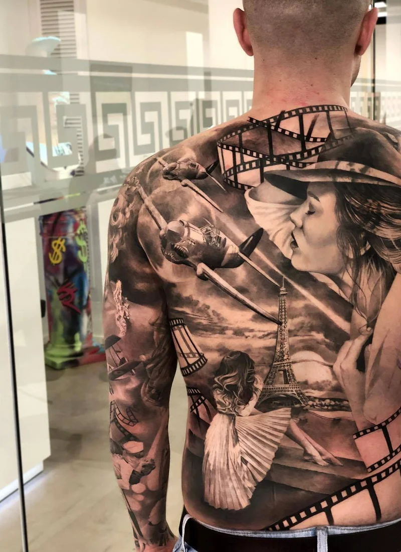 Tatuaggio realistico nero e grigio di Matias Noble
