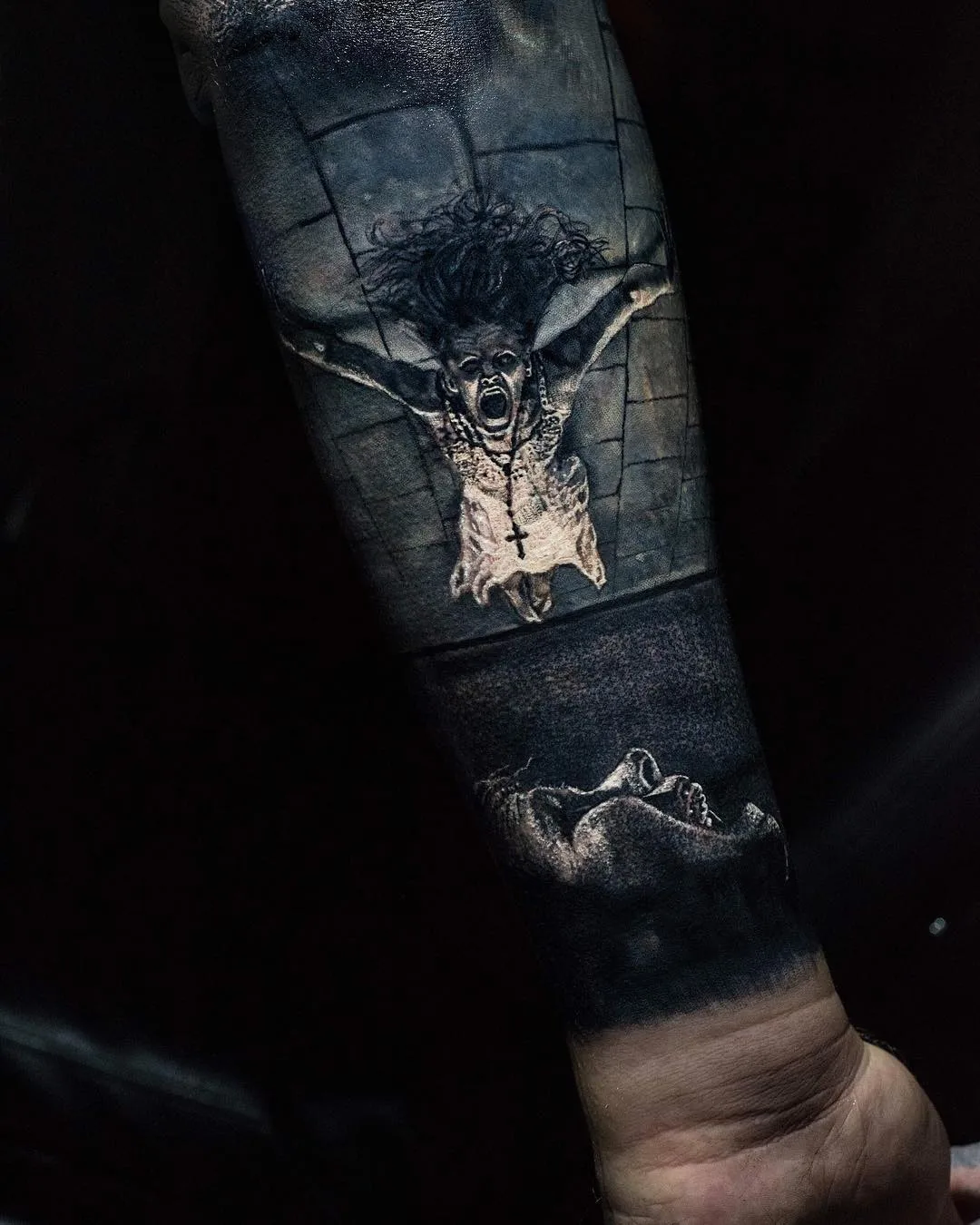 Artista dei tatuaggi Sandry Riffard, tatuaggio horror realistico in nero e grigio | Francia