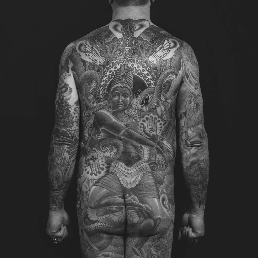 Artista de tatuagem Adrian Lee, cria tatuagens em cores grandes, nova escola e ornamental | EUA