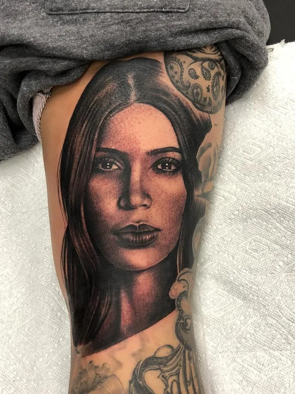 female black and grey realism Tatuaggio su thigh #26886 | Tatuatore Brian Gonzales
